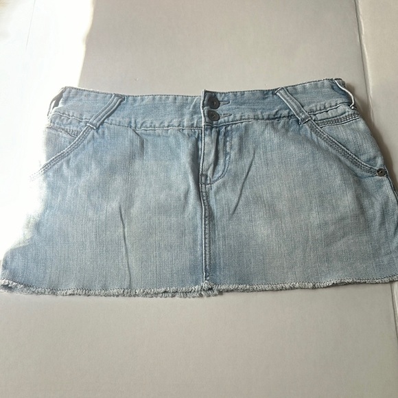 Roxy Denim Mini Skirt - Size 9 - Light Wash Frayed Hem - Picture 9 of 16
